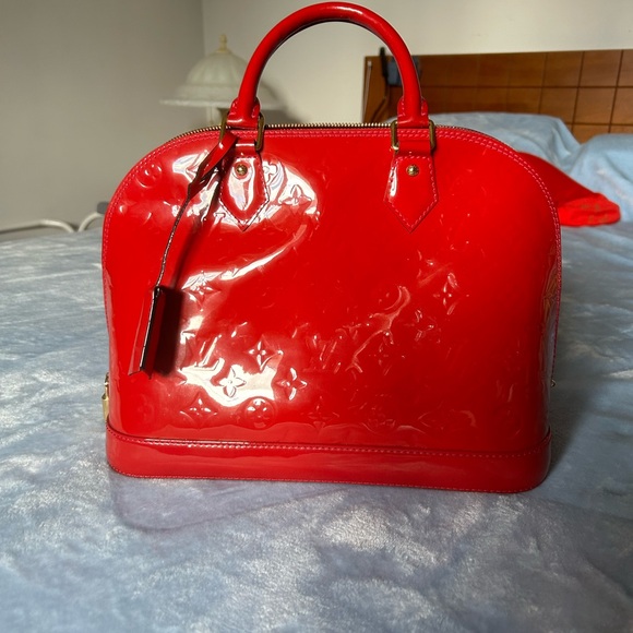 LOUIS VUITTON Monogram Vernis Alma PM Handbag Patent Leather Red. - Picture 9 of 12